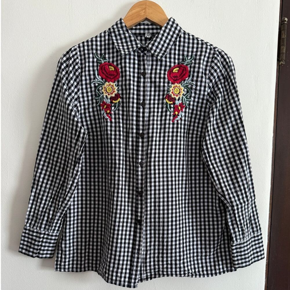 INFLUENCE | Black and White Gingham Floral Embroidered Button Down Shirt | Large